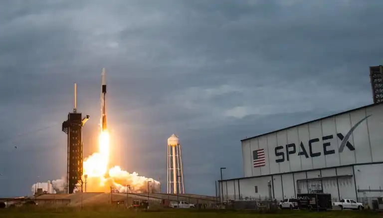 SpaceX, Yeni Nesil Uydu Filosunu Yörüngeye Yerleştiriyor